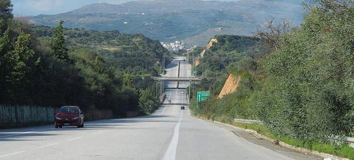 Δολοφονική συμπεριφορά στην Κρήτη: Οδηγούσε με την Porsche, με 300 χλμ.στον ΒΟΑΚ και μετέδιδε live στο Facebook